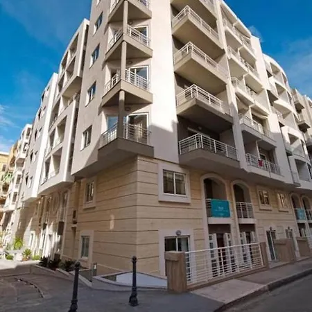 Land•o Apartment *